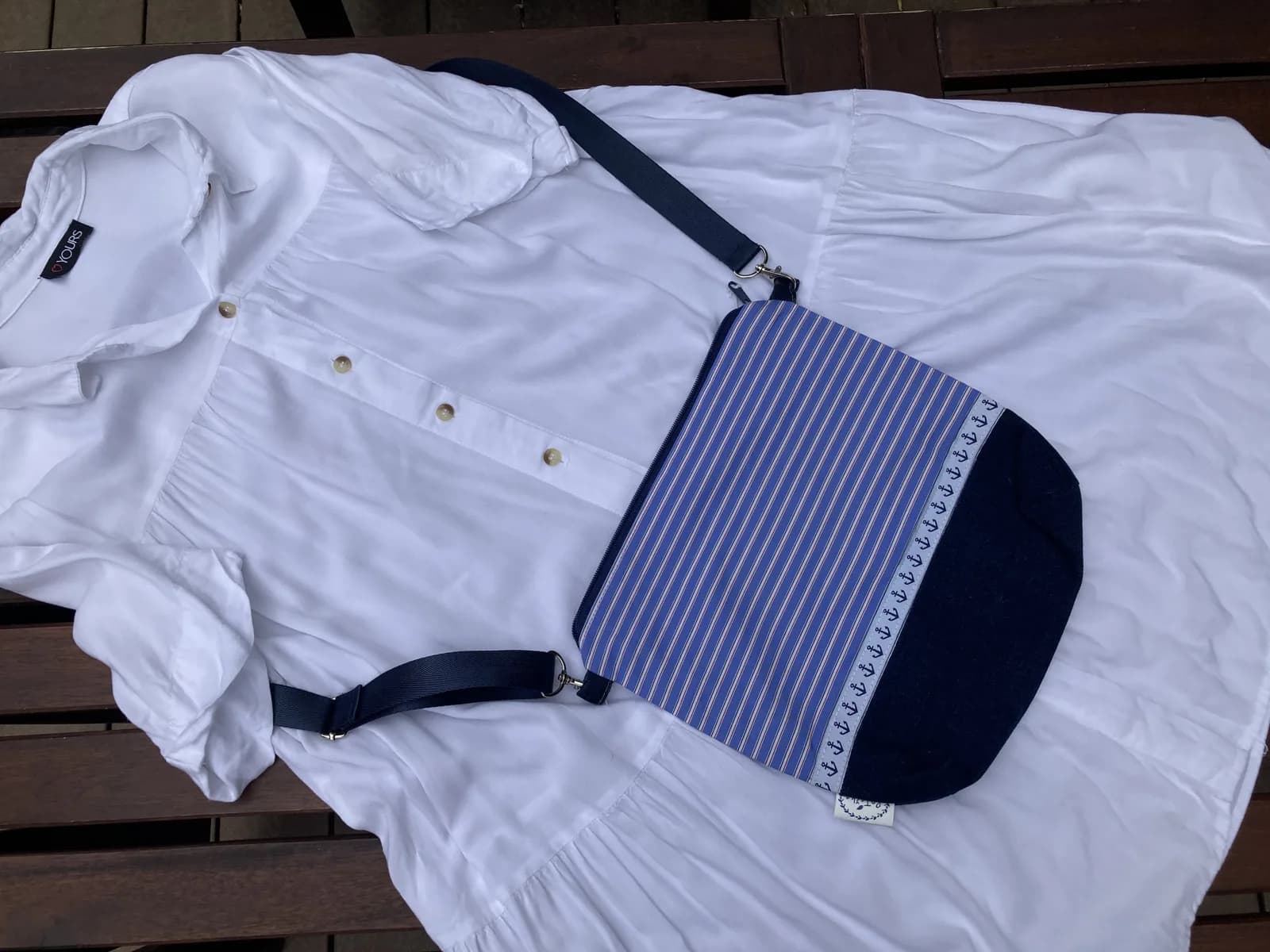 Námořnická crossbody kabelka (modročervený proužek